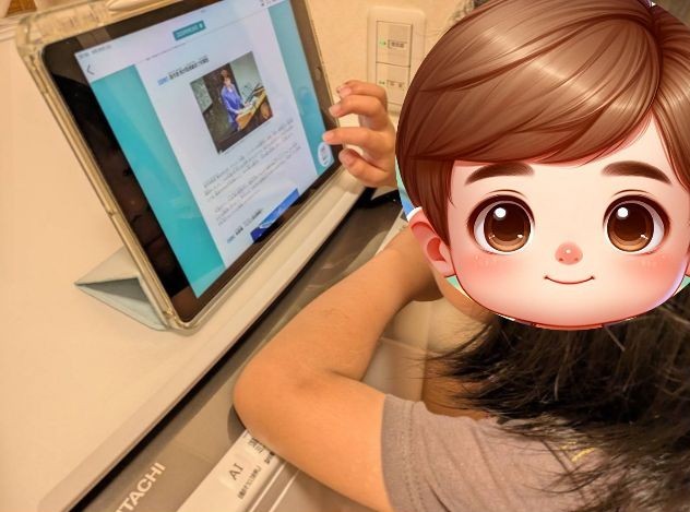 朝日小学生新聞を読む子ども